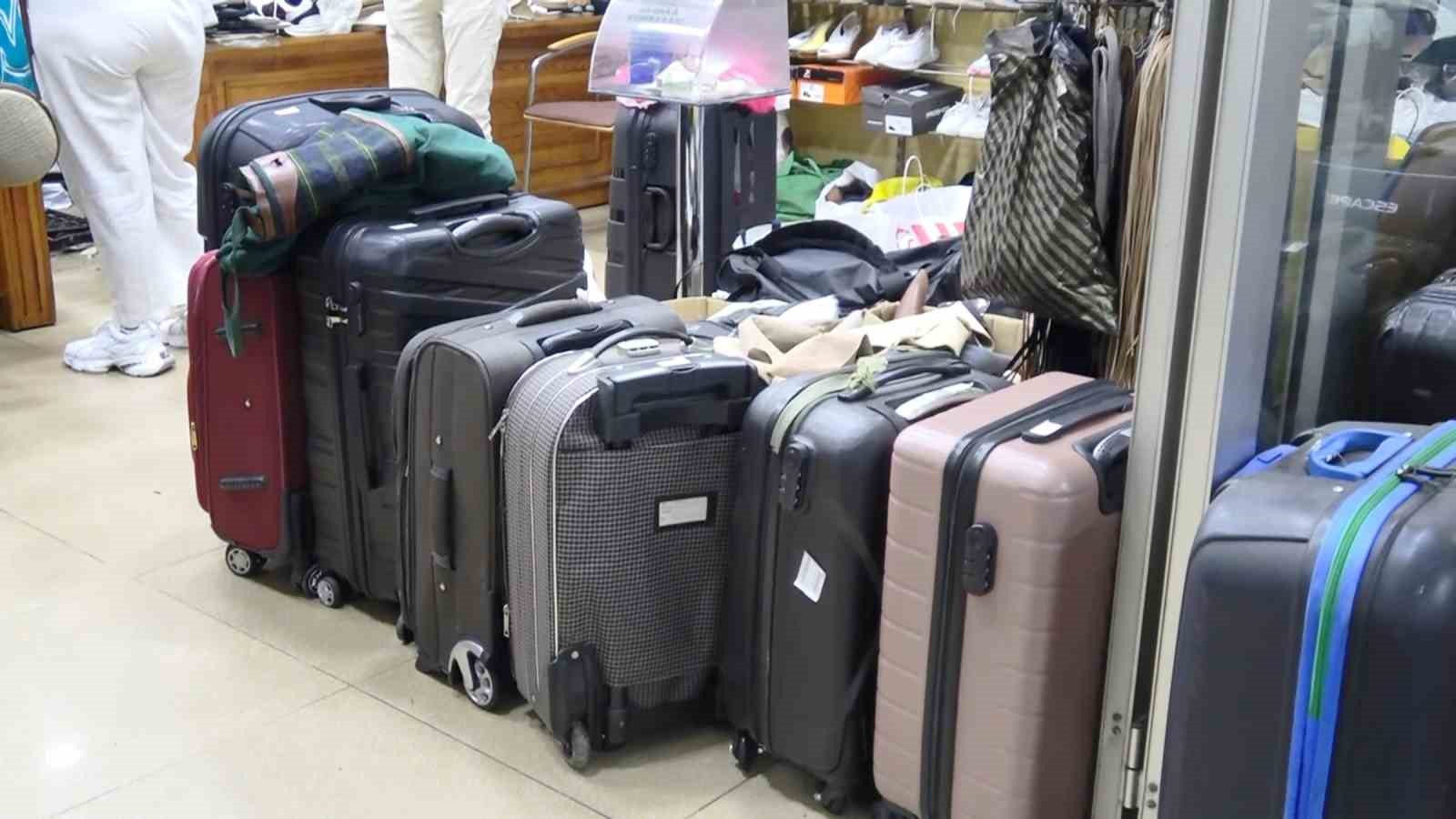 Üniversite sezonu başladı, valiz tamircilerinde mesai arttı