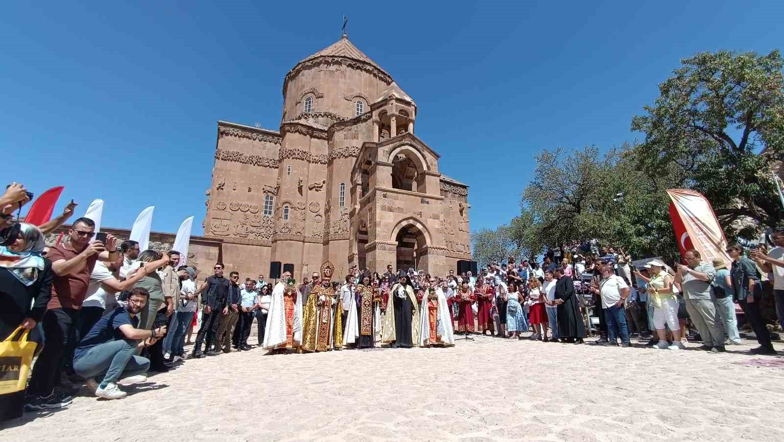 Akdamar Adası’nda yapılan Ermeni Ayini sona erdi