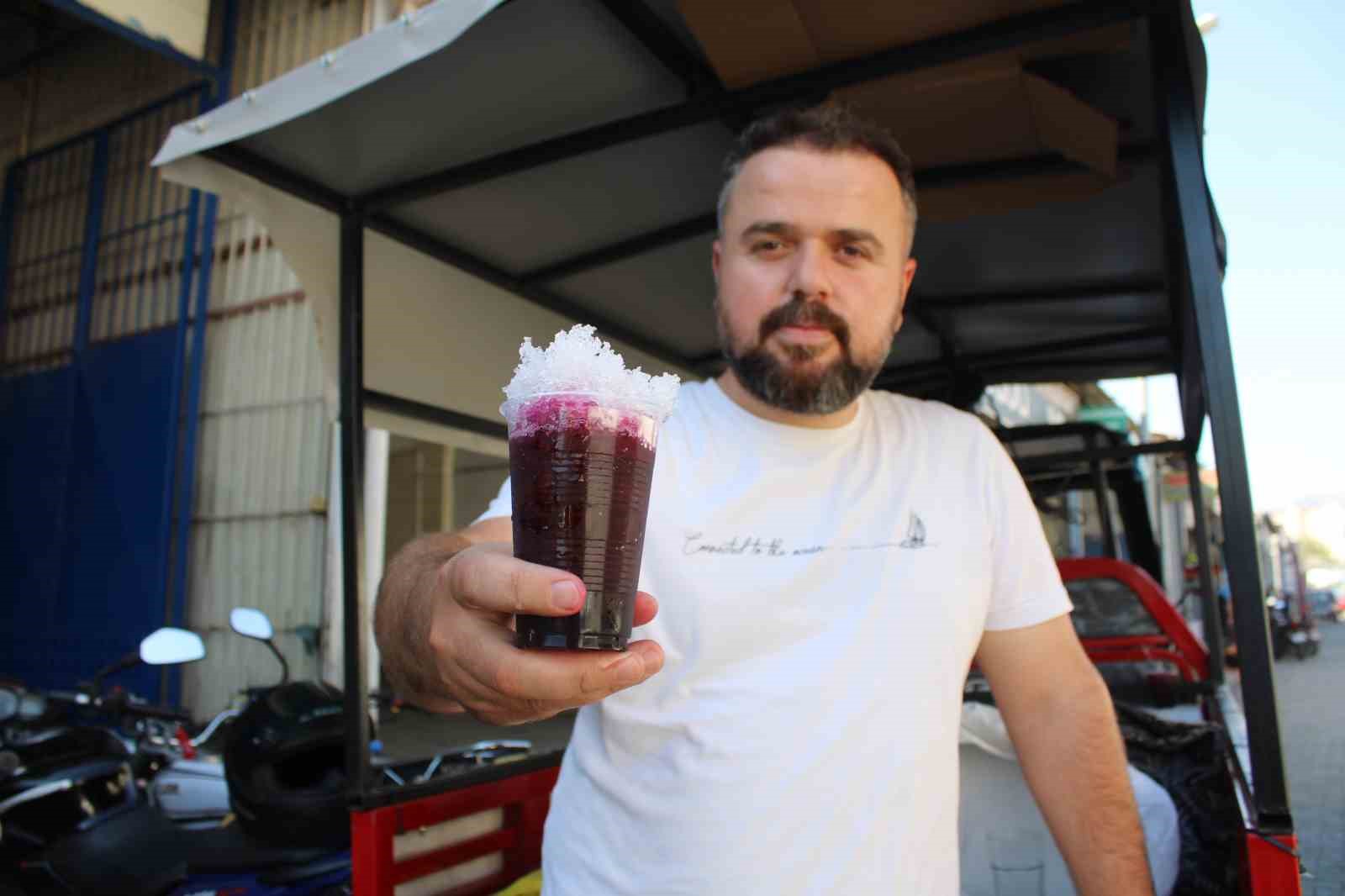 15 yıldır sanayi esnafını serinletiyor