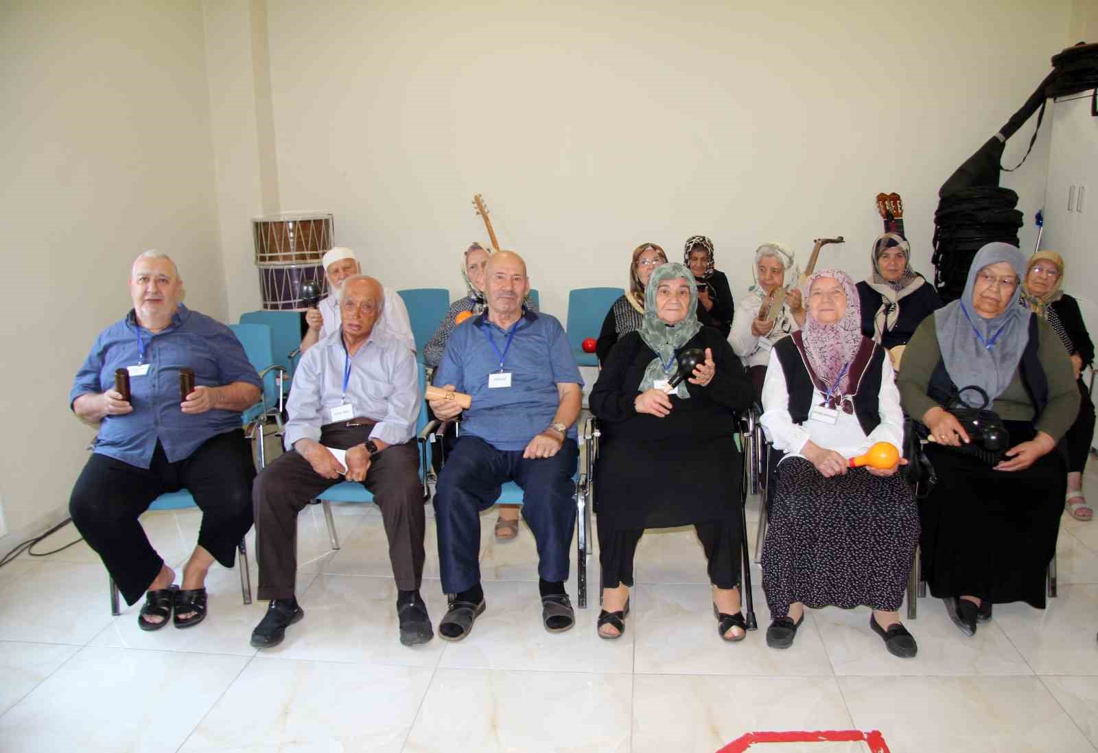 Demans hastaları sosyal hayata katılıyor