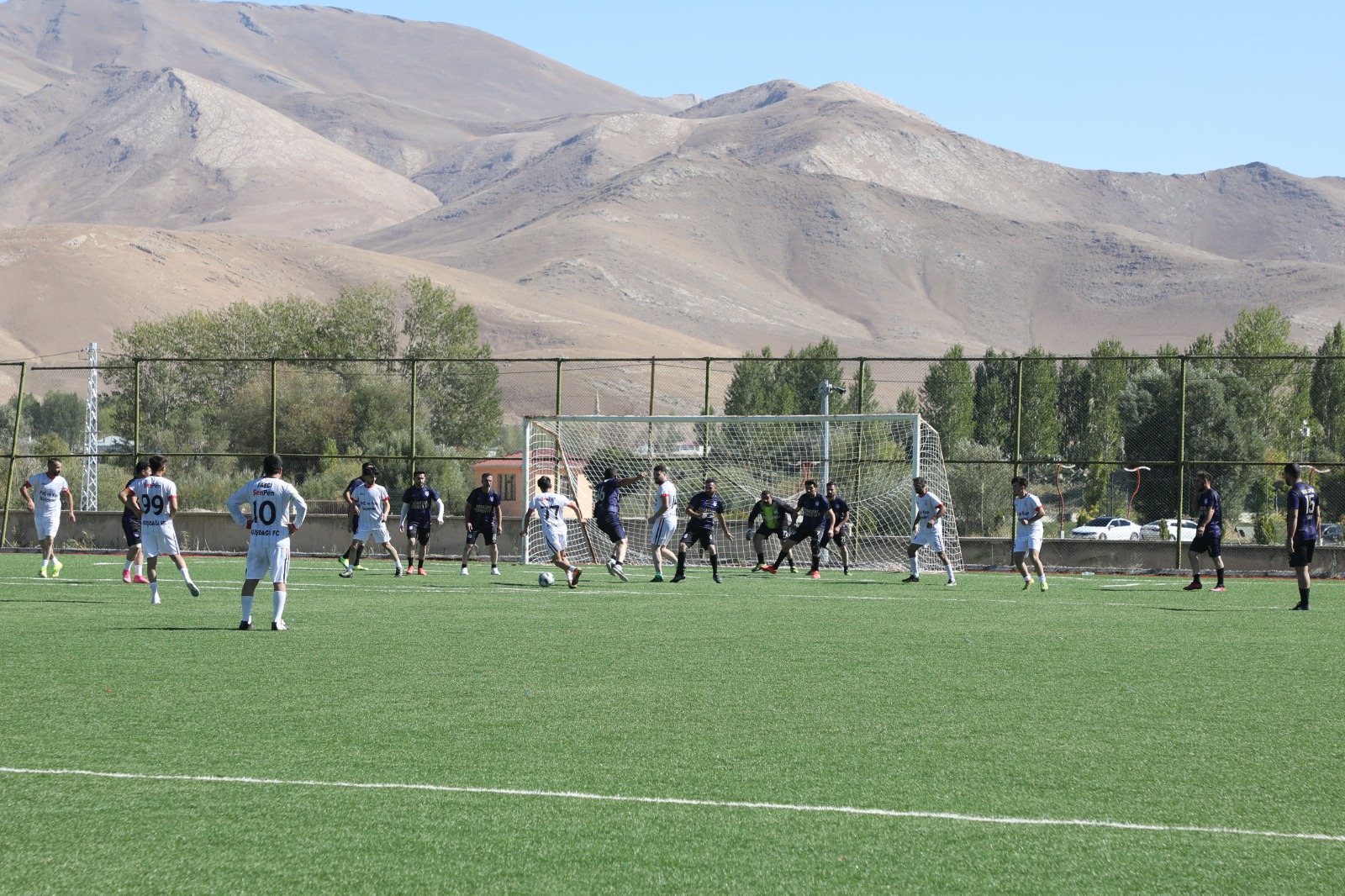Gürpınar’da “Sırrı Süreyya Önder Barış Futbol Turnuvası” Başladı