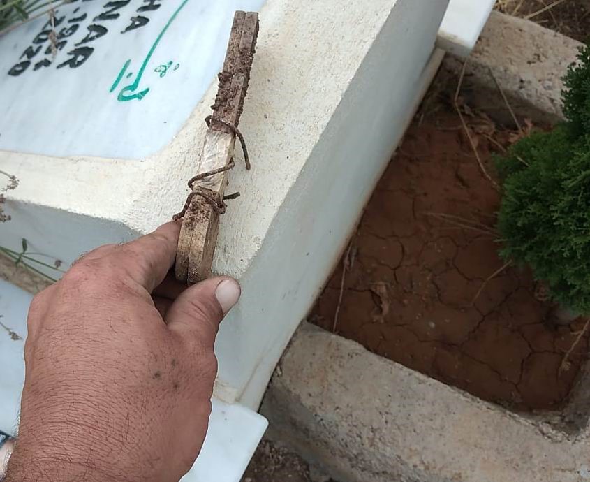 Mezarlıkları büyülerle doldurdular