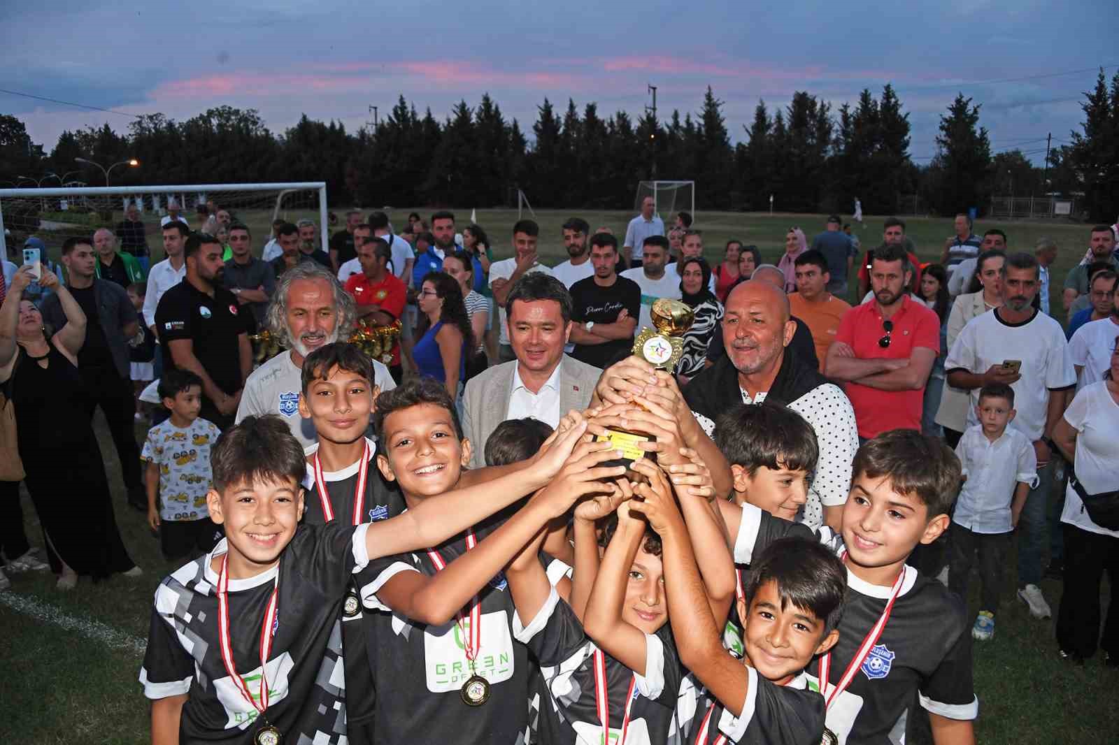 Osmangazi’de minik yetenekler futbol şöleninde buluştu