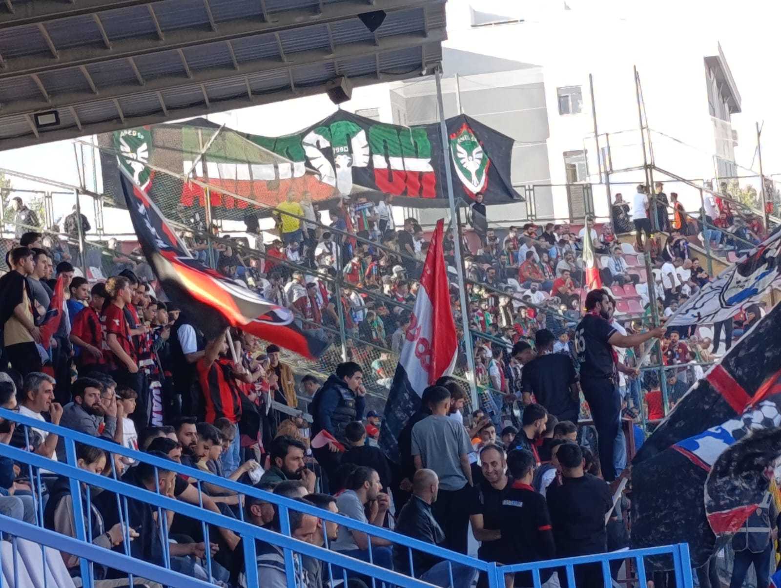 Vanspor – Amedspor Maçında Taraftar Yoğunluğu: Doğu’nun Derbisine Büyük İlgi