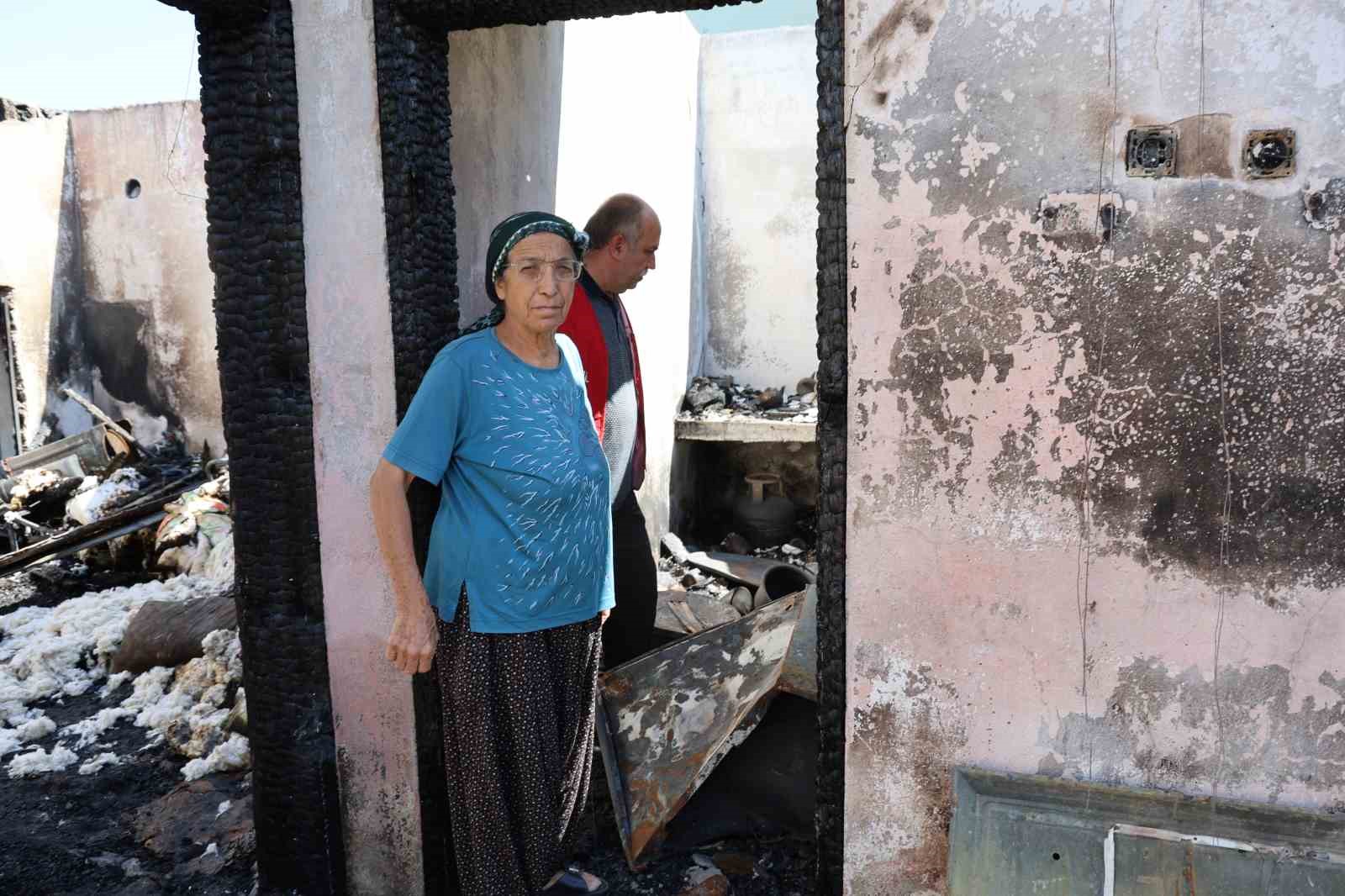 37 yıllık emekleri kül oldu