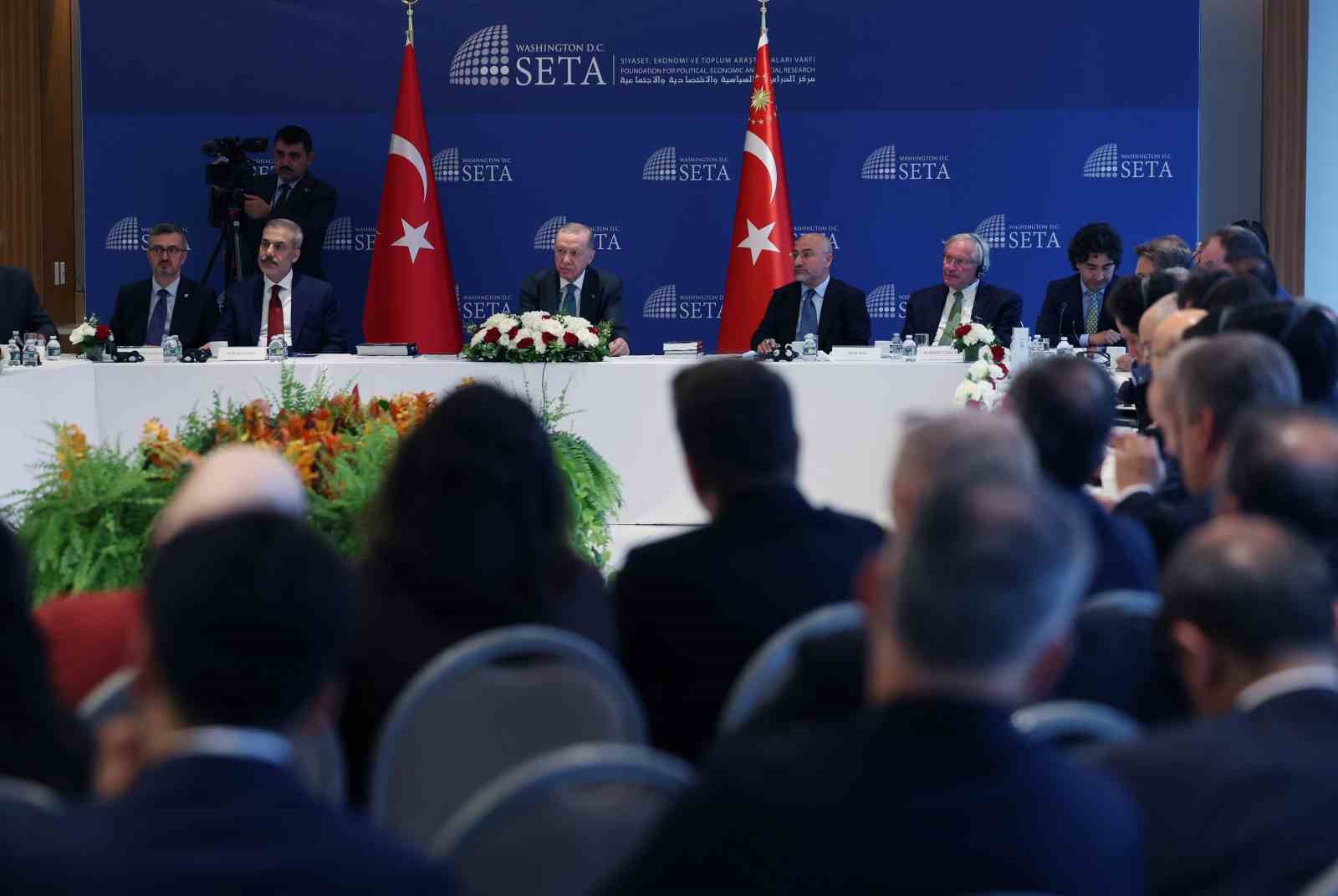 Cumhurbaşkanı Erdoğan, SETA eşgüdümünde ABD’li düşünce kuruluşu temsilcileriyle bir araya geldi
