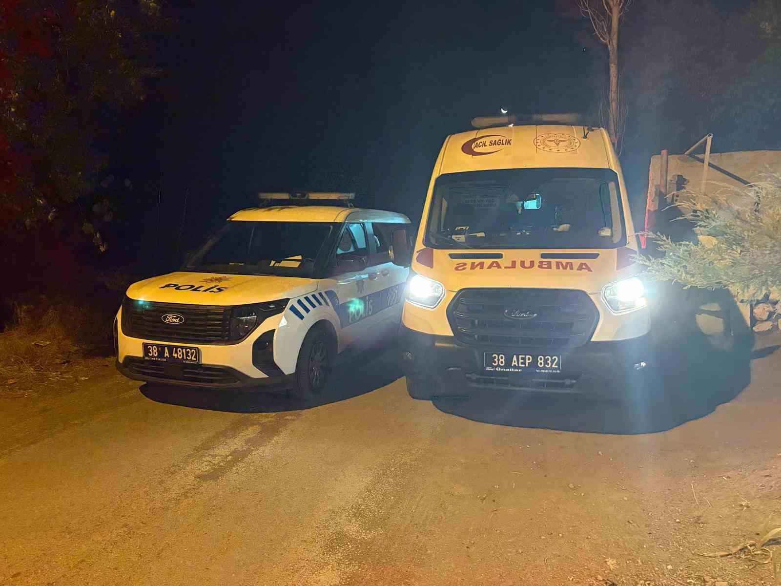Tartıştığı erkek arkadaşını göğsünden bıçakladı: 1 yaralı