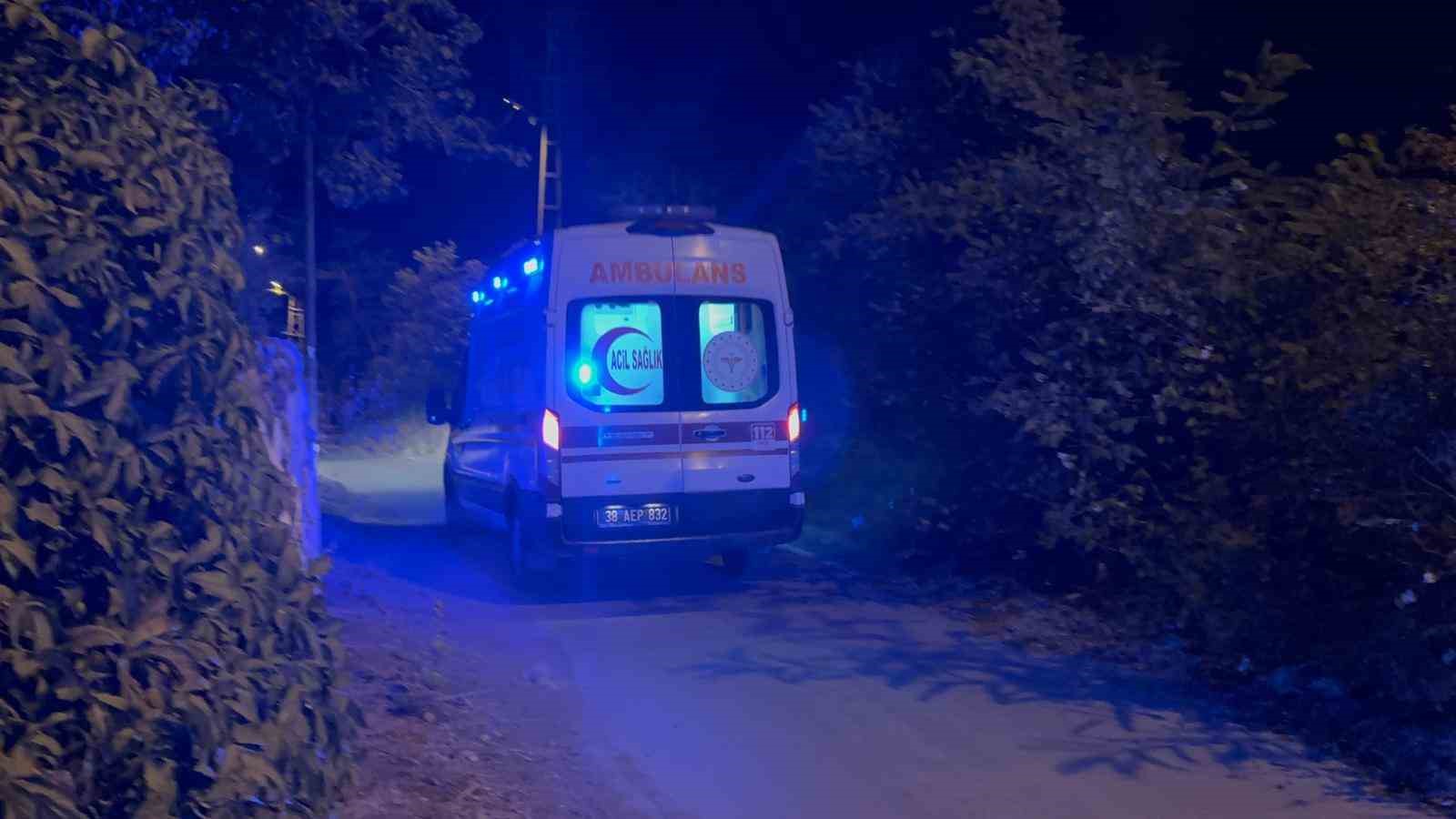 Tartıştığı erkek arkadaşını göğsünden bıçakladı: 1 yaralı