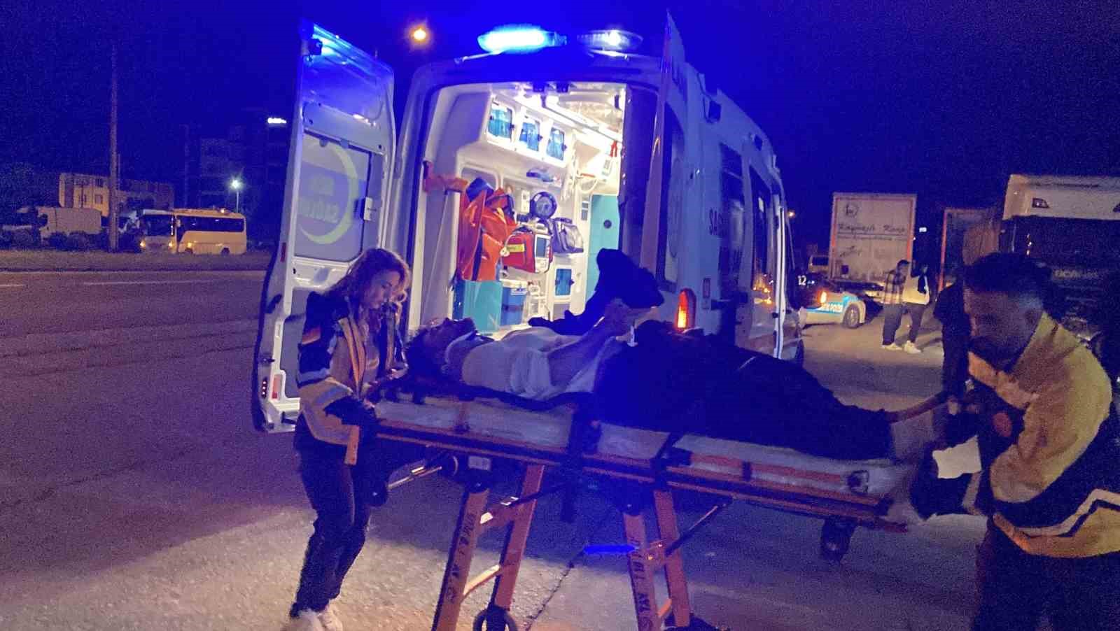 Bolu’da kontrolden çıkan otomobil park halindeki 3 araca çarptı: 4 ağır yaralı