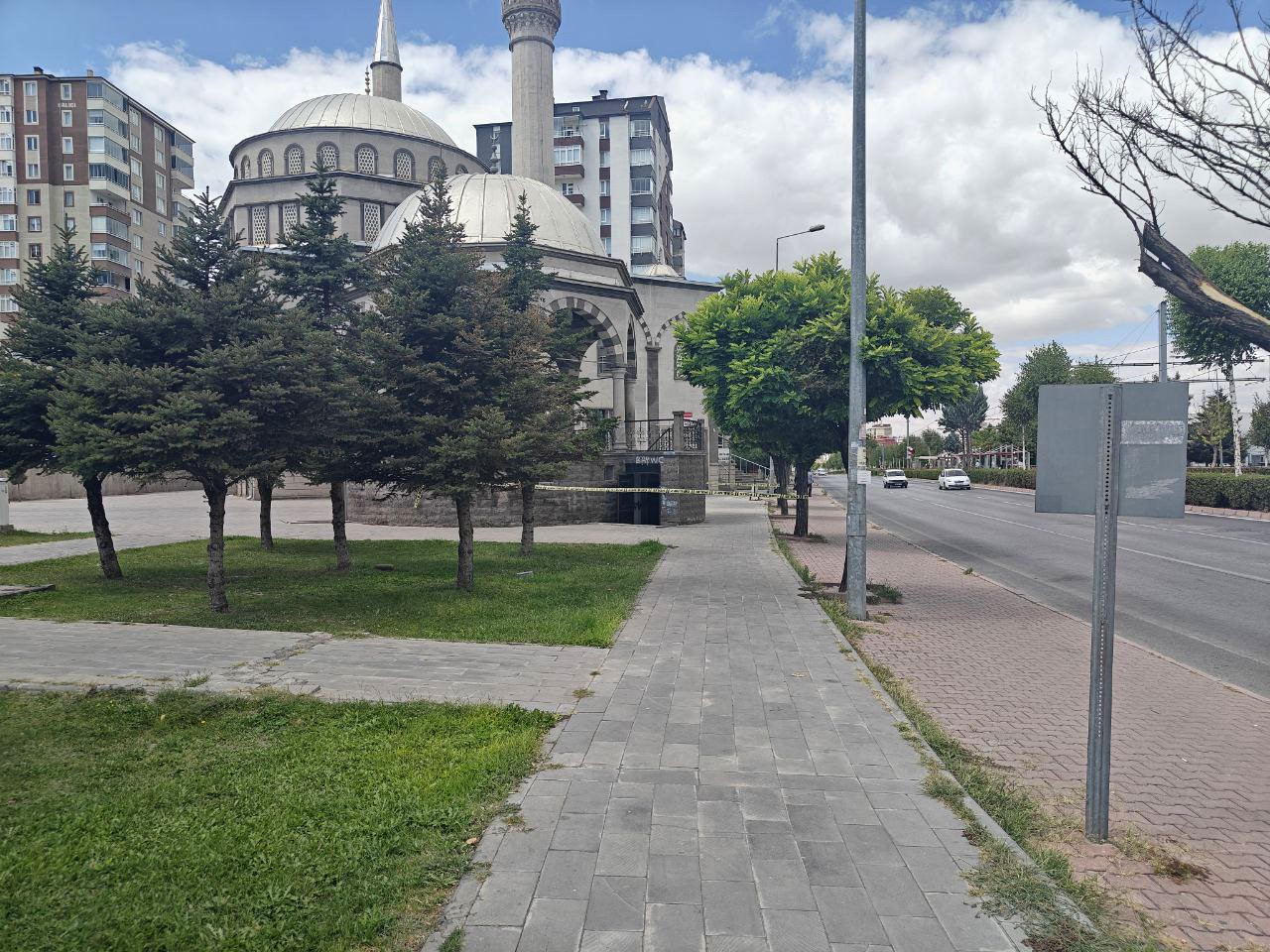 Cami tuvaletinde bıçaklı kavga: 1 ağır yaralı