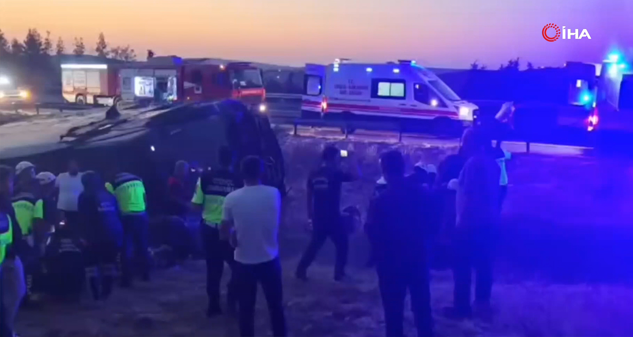 Şanlıurfa’da seyir halindeki otobüs devrildi, 27 yolcu yaralandı