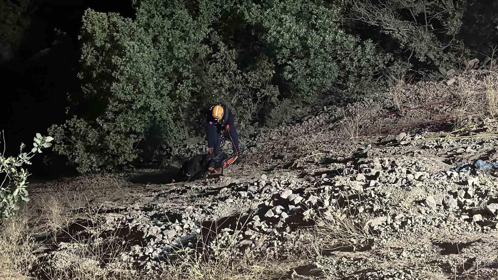 Sivas’ta feci kazada hayatını kaybeden 4 kişinin cesetleri güçlükle çıkartıldı