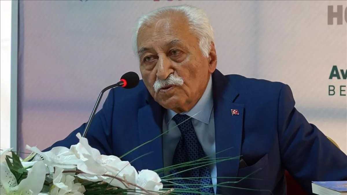 Şair ve yazar Yavuz Bülent Bakiler 89 yaşında vefat etti