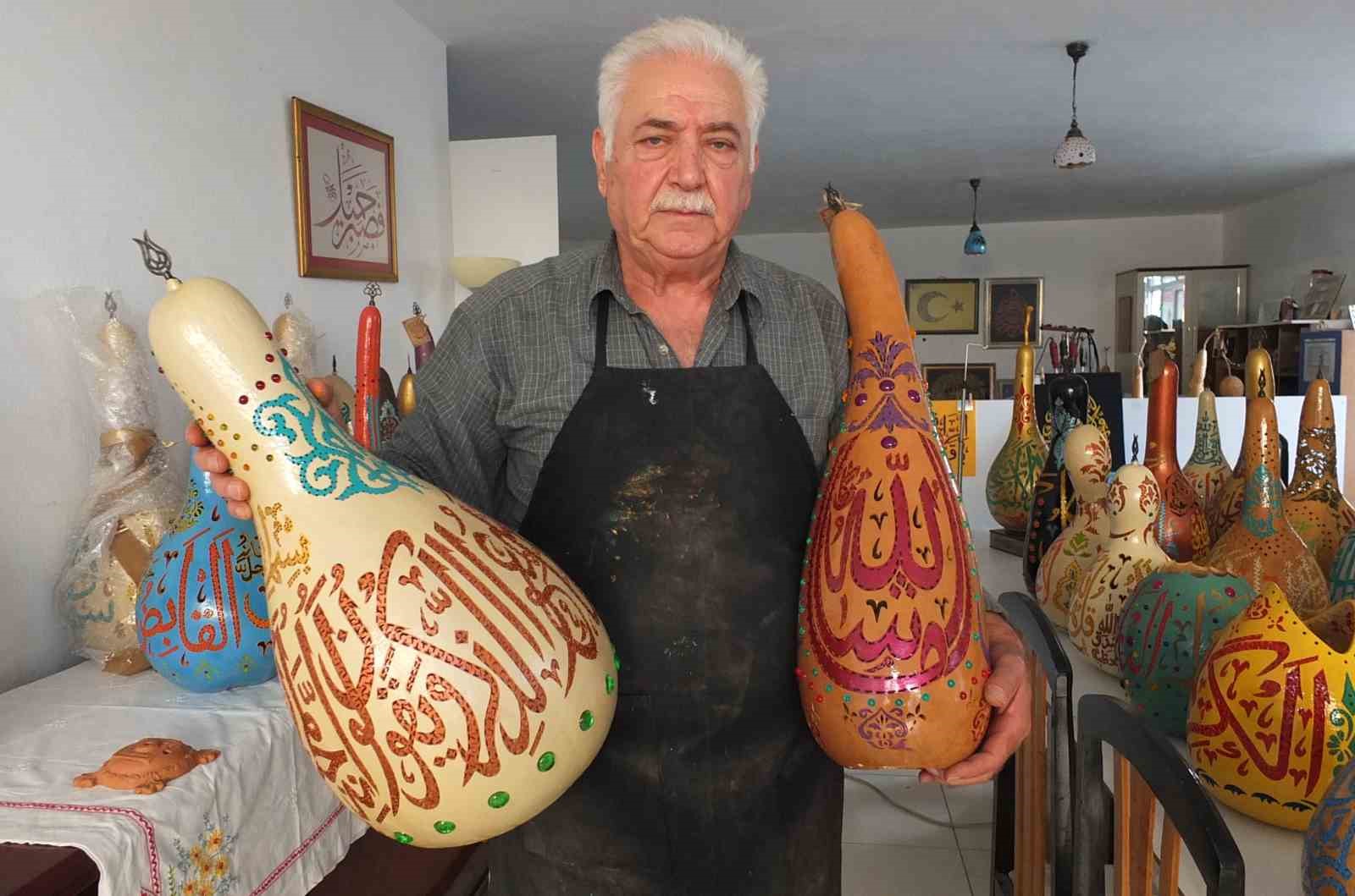 Balıkesirli sanatçı hat yazıları ile süslediği kabakları fuarda sergileyecek