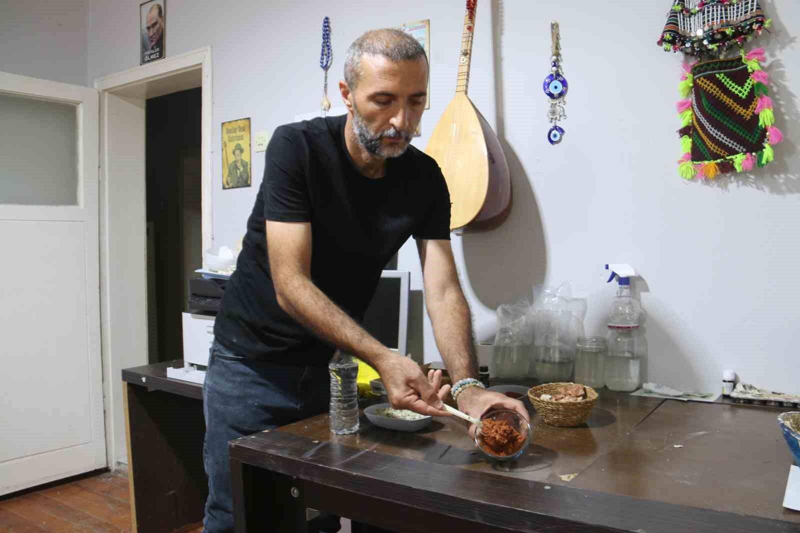 Dünyaca ünlü camiden etkilendi, unutulmaya yüz tutmuş kili yeniden gün yüzüne çıkarttı