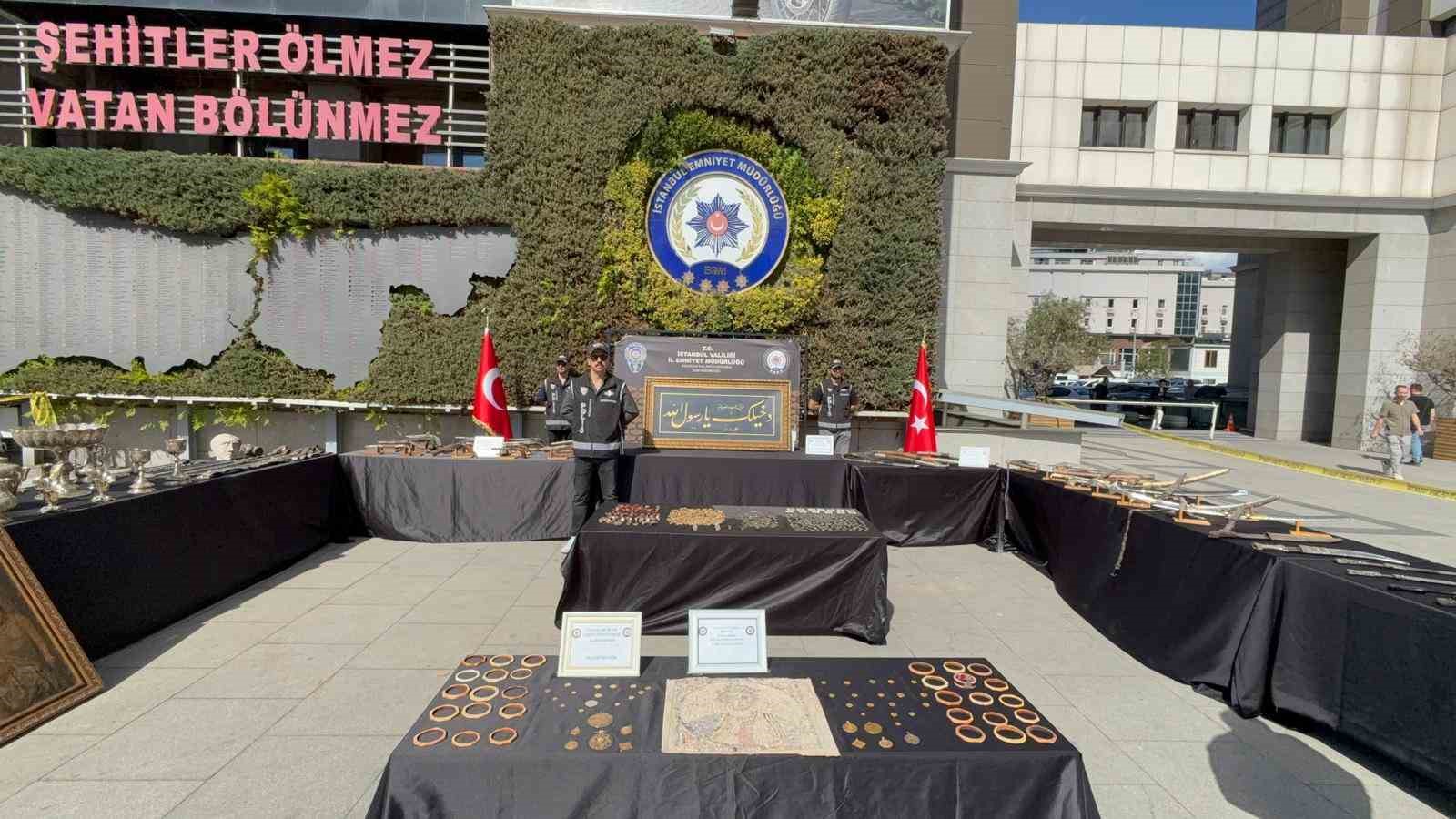 Interpol tarafından 20 yıldır aranan tarihi hat levha İstanbul’da ele geçirildi