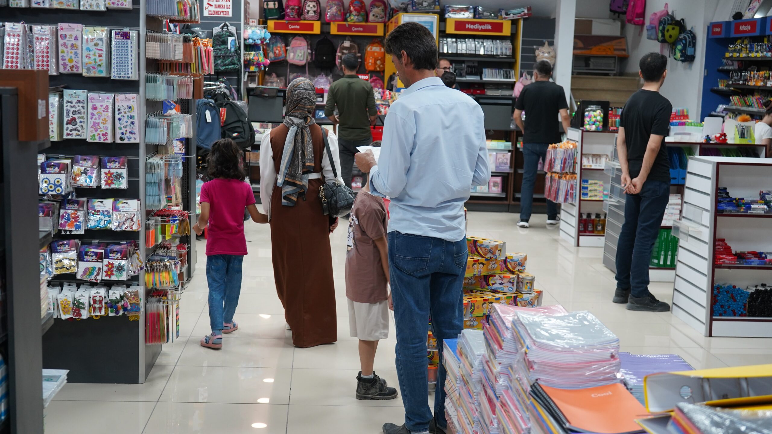 Van’da okul alışverişi telaşı: Okul çantası ne kadara doluyor?