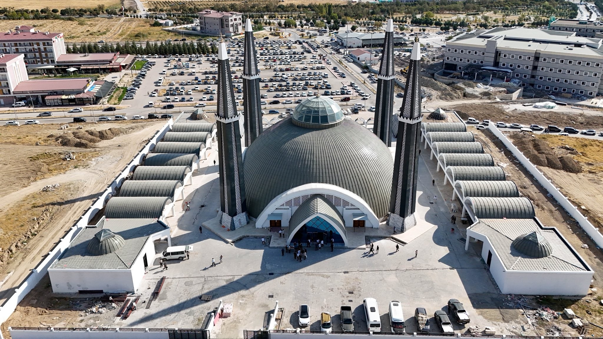 Van’da Tıbbiye Camii ve Külliyesi’nde çalışmalar sürüyor