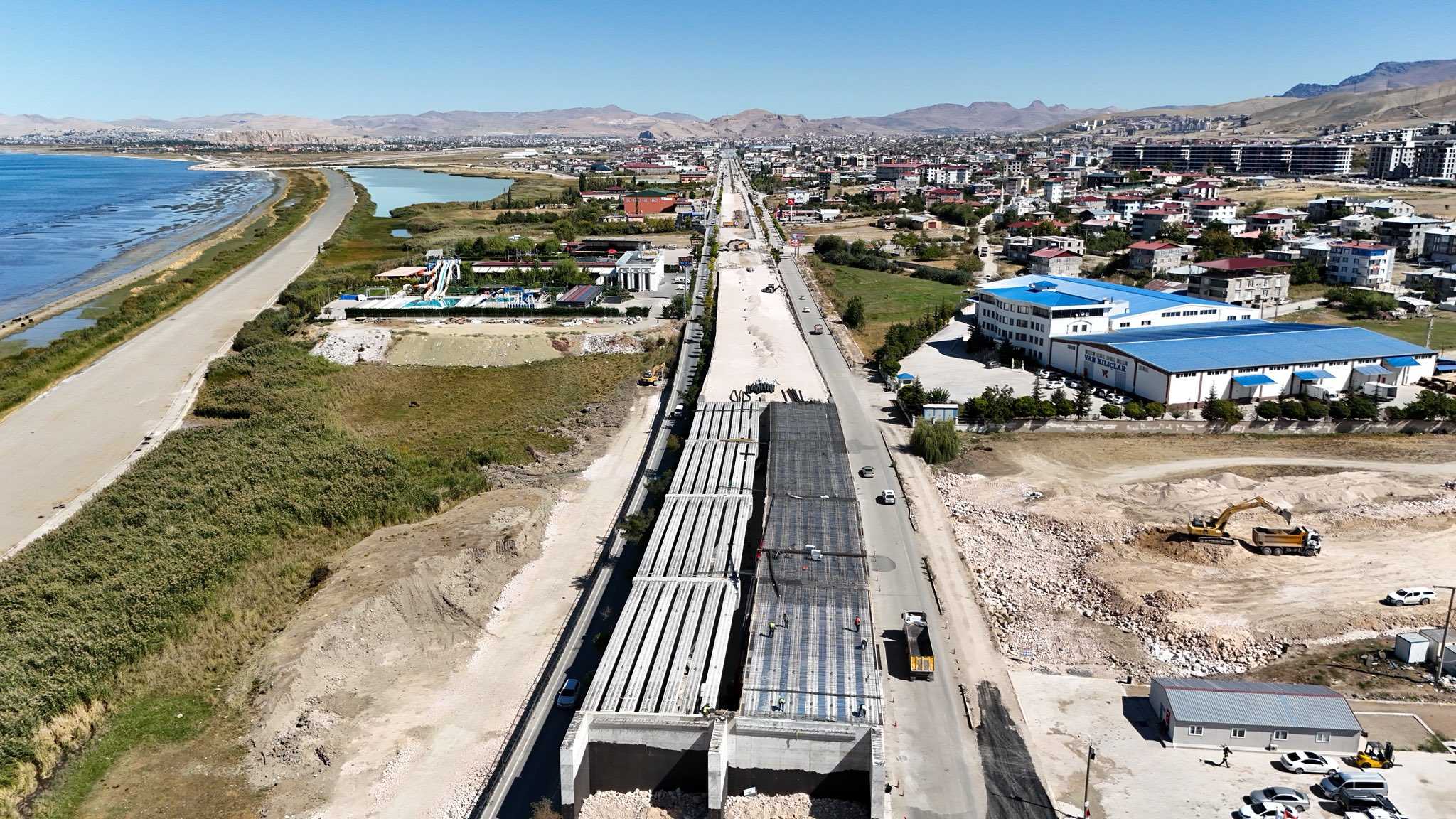 Edremit Köprülü Kavşağı bağlantı yolu ne zaman bitiyor? Vali Balcı açıkladı