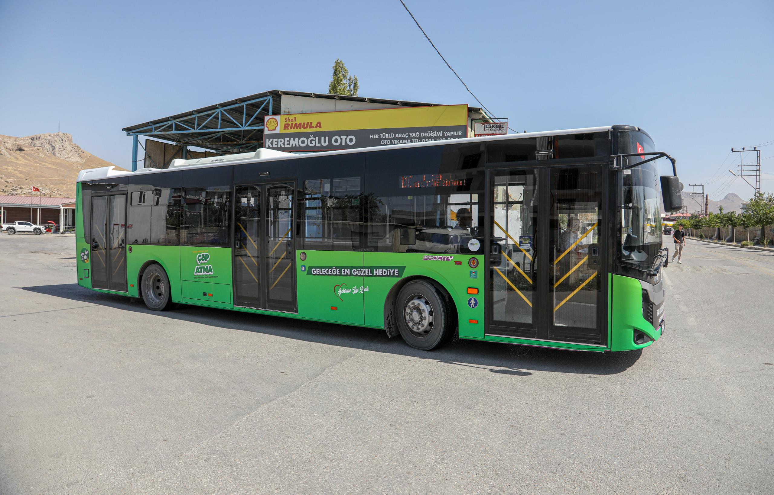 VAN BÜYÜKŞEHİR BELEDİYESİNİN OTOBÜSLERİ YEŞİLE BÜRÜNDÜ