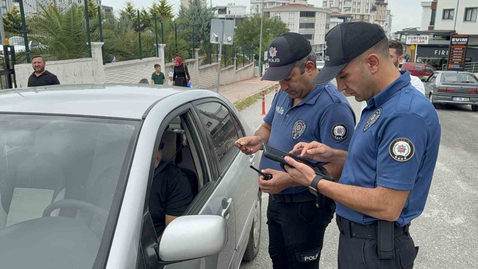 Samsun’da polisten okul çevrelerinde sıkı denetim