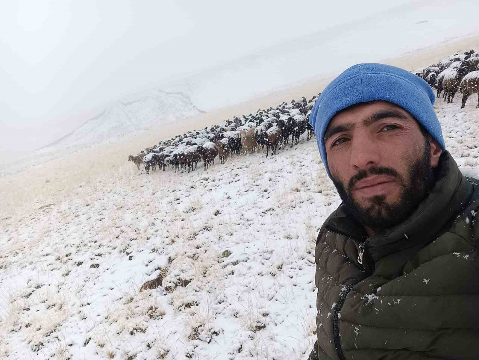 Ağrı’da Mevsimin İlk Karı Yağdı