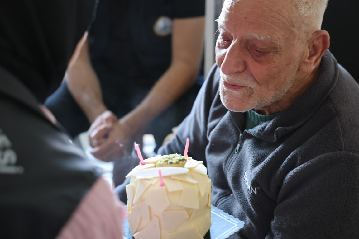 “Alo Evlat” Ekibinden Yaşlı Vatandaşa Doğum Günü Sevinci