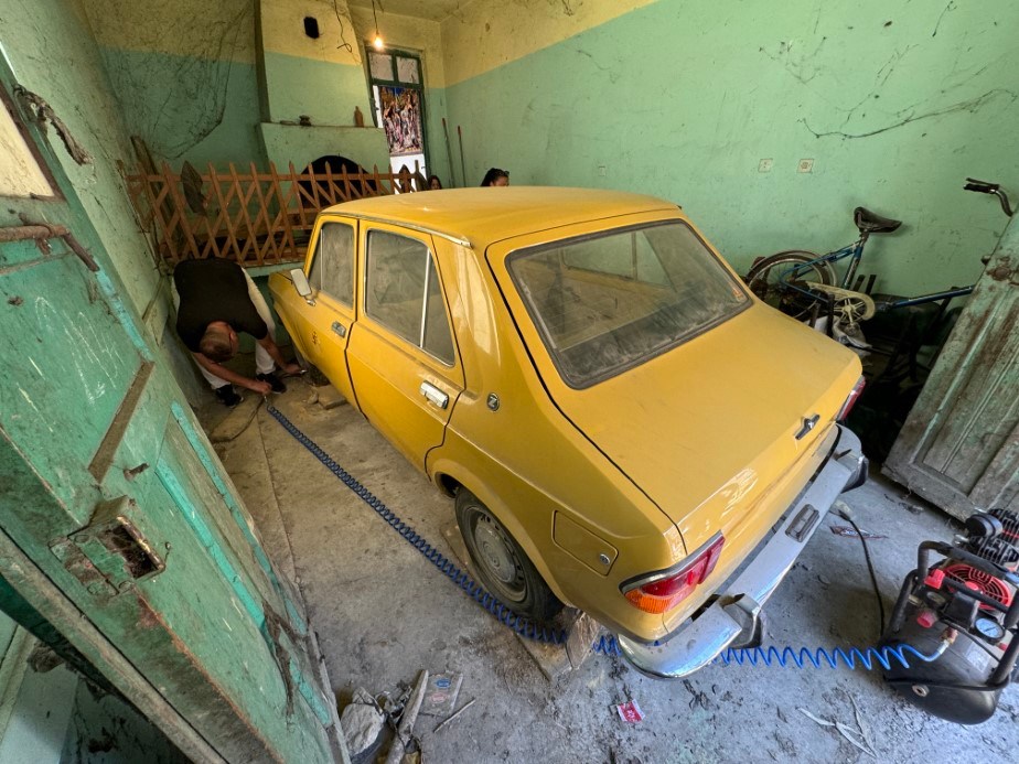 Yaklaşık yarım asır garajda korundu, 15 bin euroya satıldı