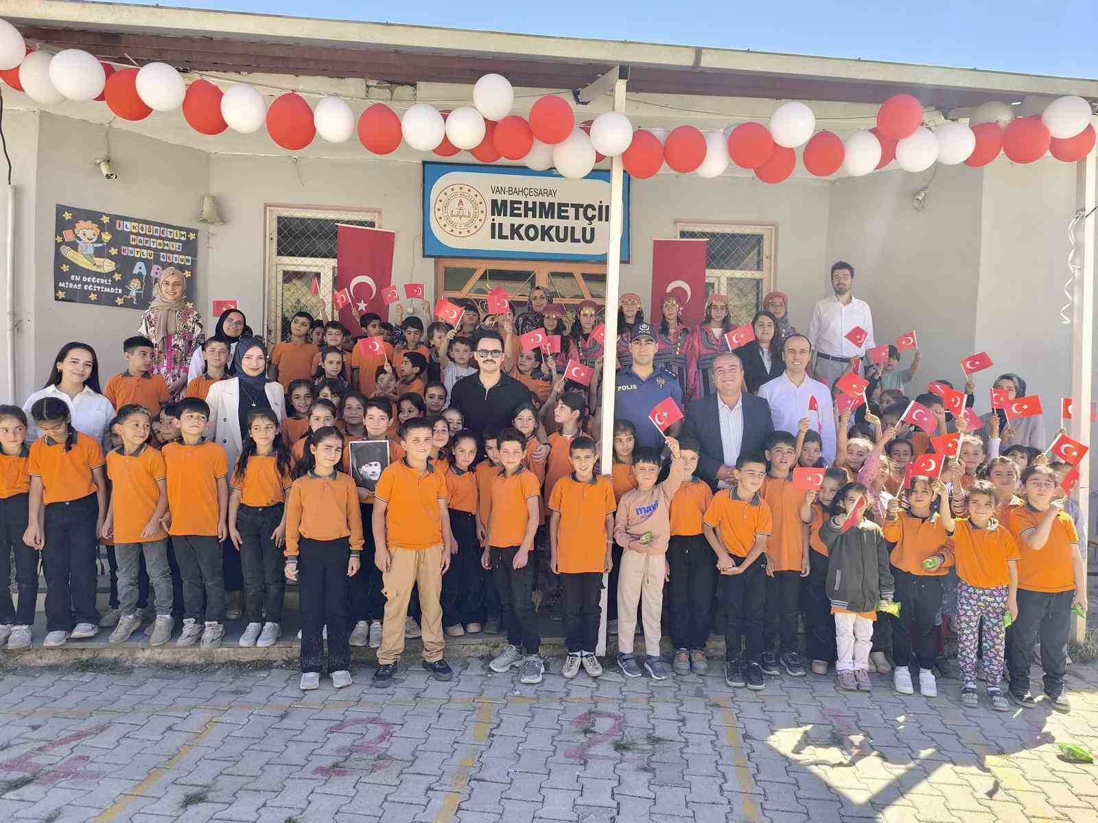 Bahçesaray’da İlköğretim Haftası Coşkuyla Kutlandı