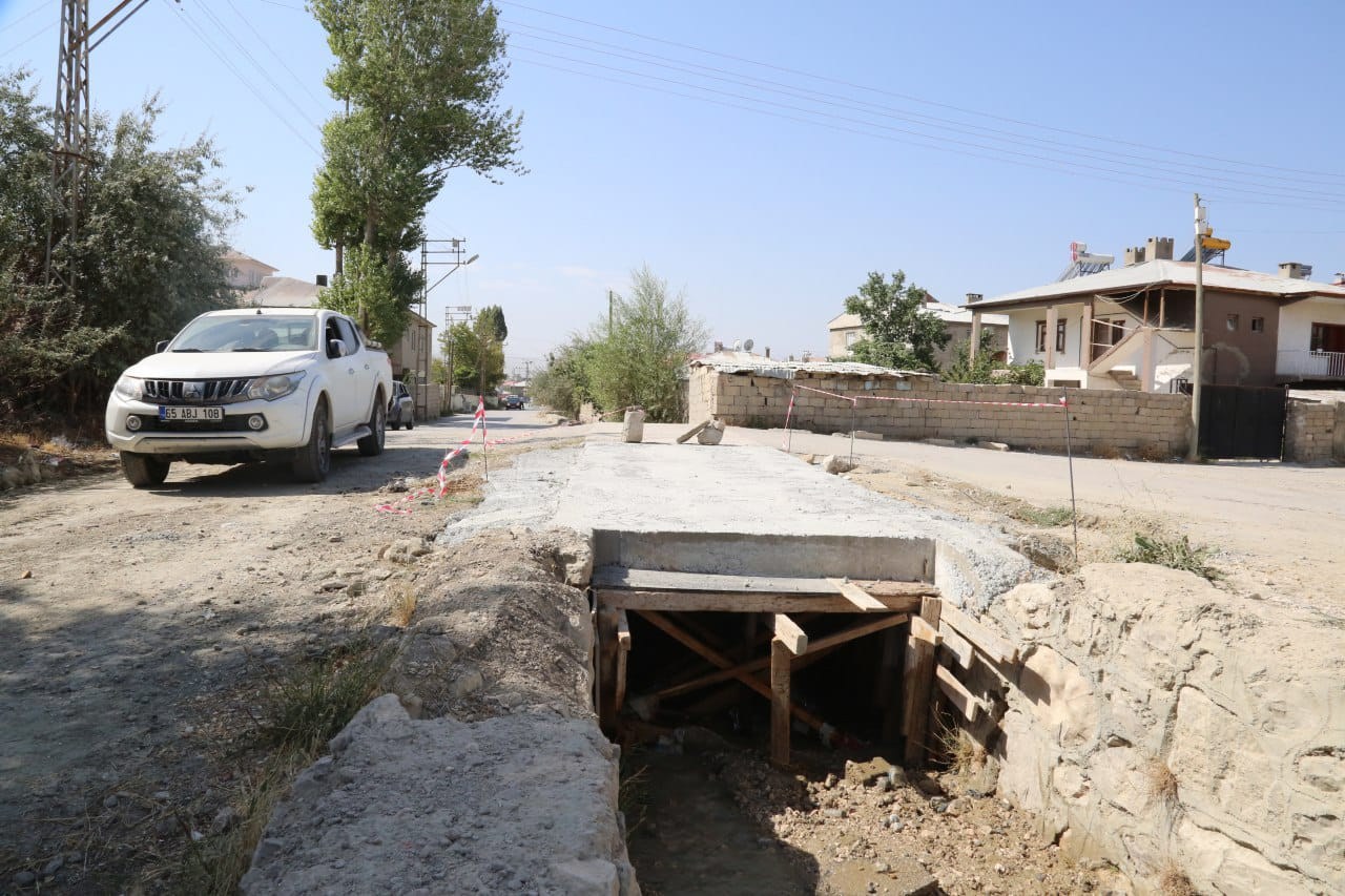 Tuşba’da  Öğrencilerin Güvenliği İçin Yeni Köprü Yapıldı