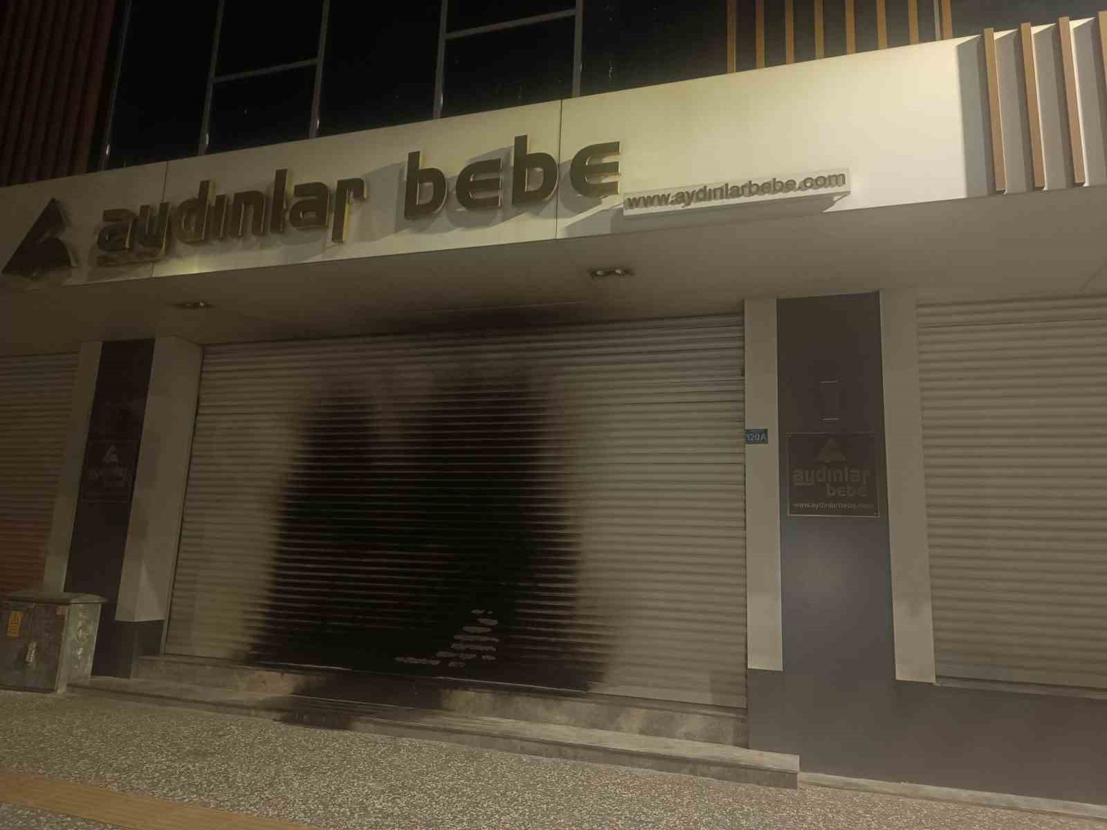 Bursa’da Mağazayı Kundaklayıp Videoya Alan 5 Şüpheliden 3’ü Tutuklandı