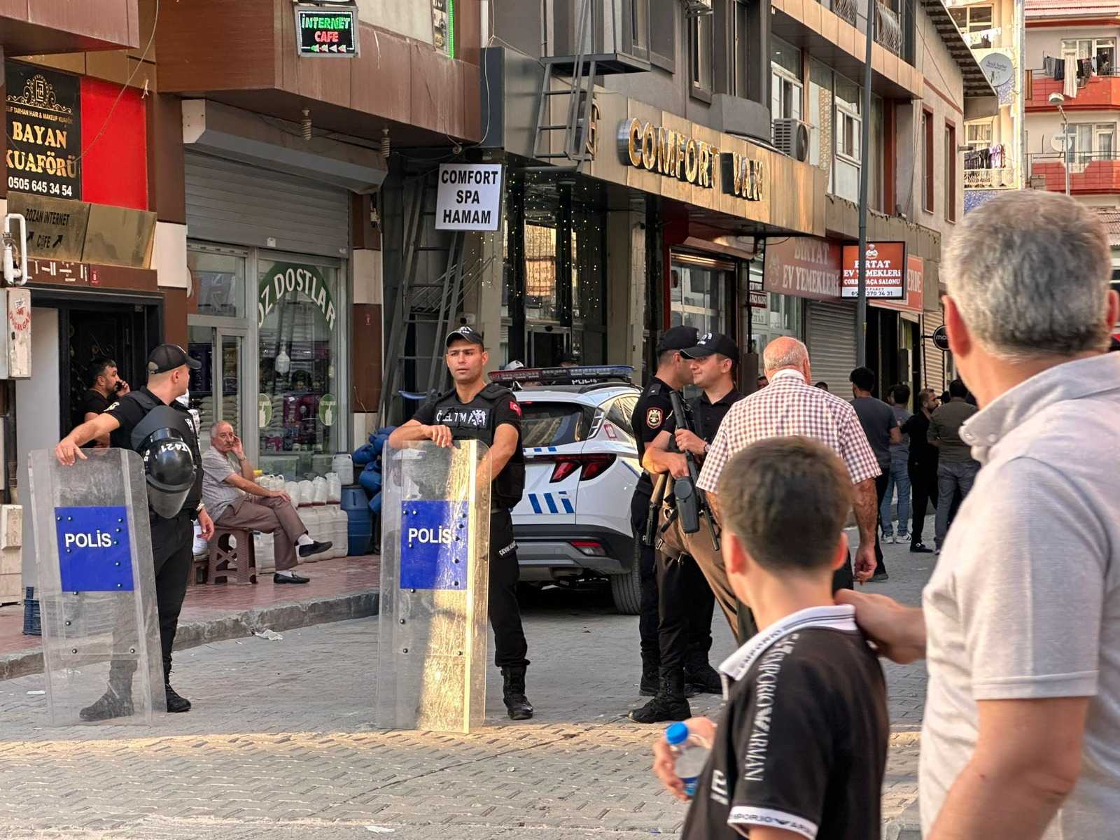 Van’da iki otel sahibi arasında gerginlik: 1 yaralı