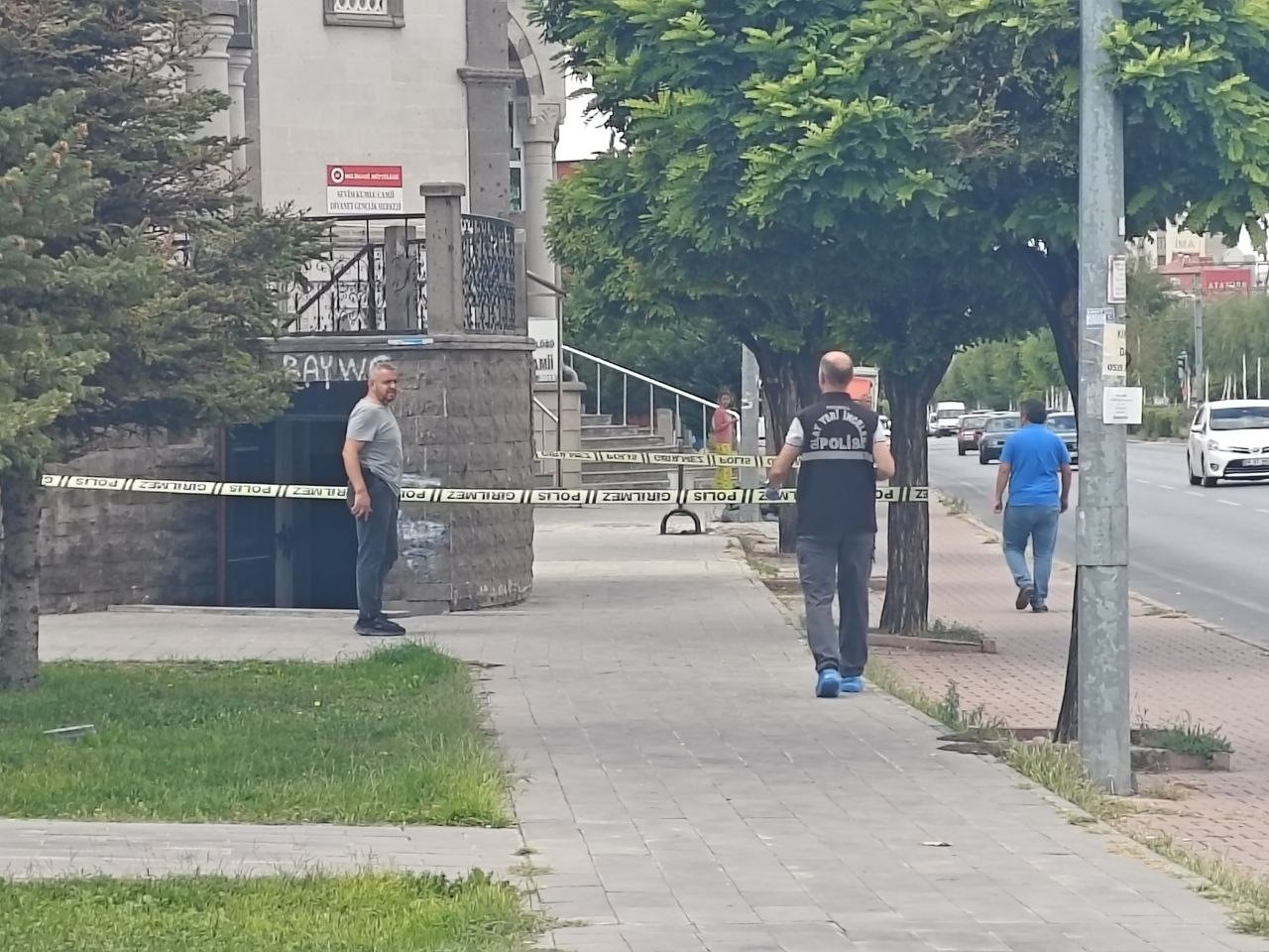 Cami tuvaletinde bıçaklı kavga: 1 yaralı