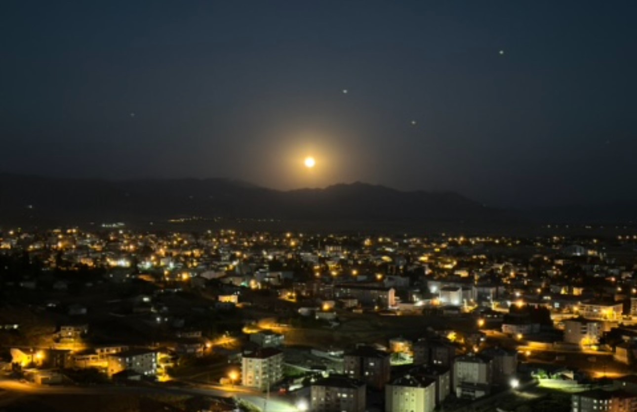 Canan: “Kanlı ay, herhangi bir felaketle bilimsel olarak bağlantılı değildir”