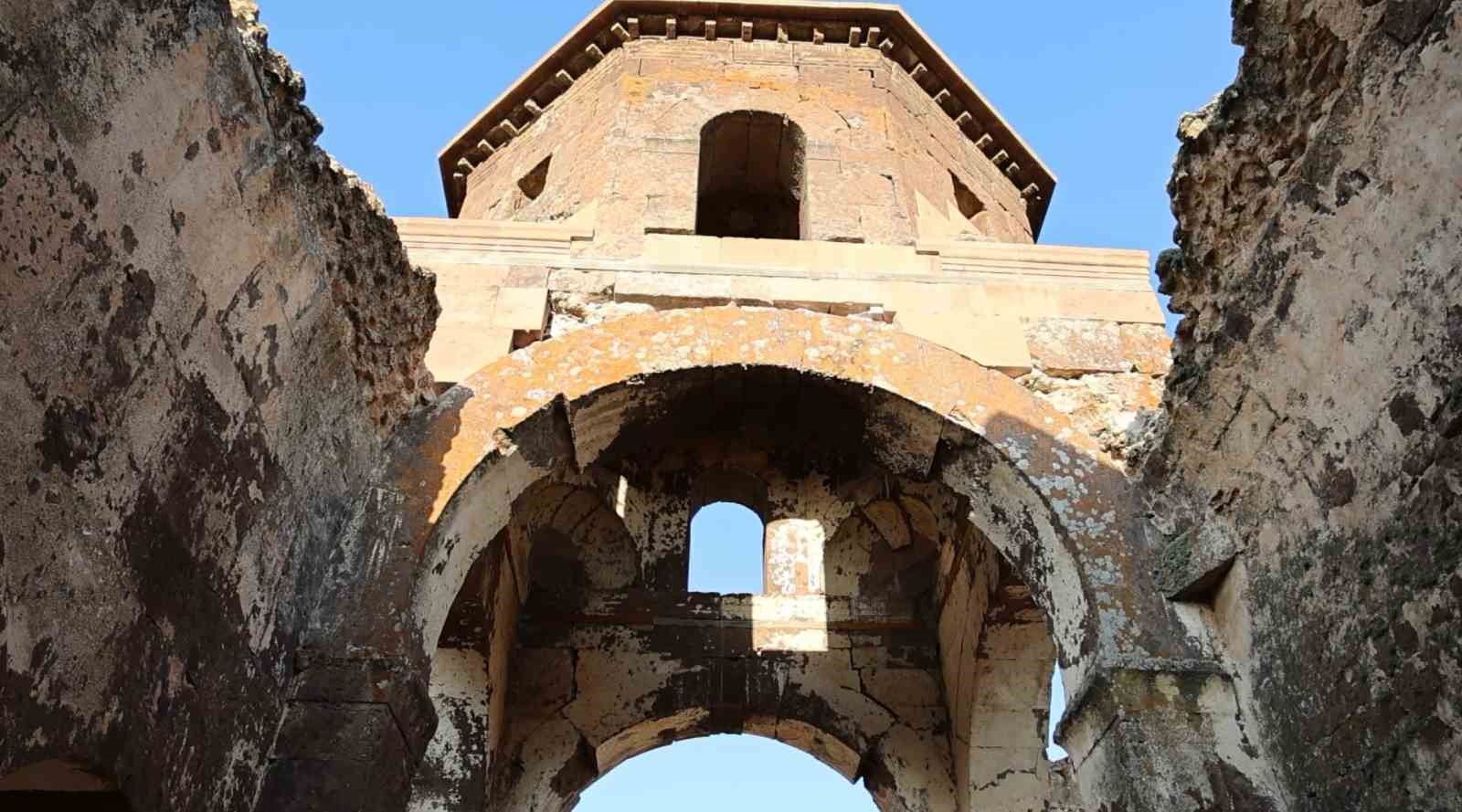 Aziz Gregorius’a ithafen yaptırılan bin 500 yıllık Kızıl Kilise ziyaretçilerini ağırlıyor