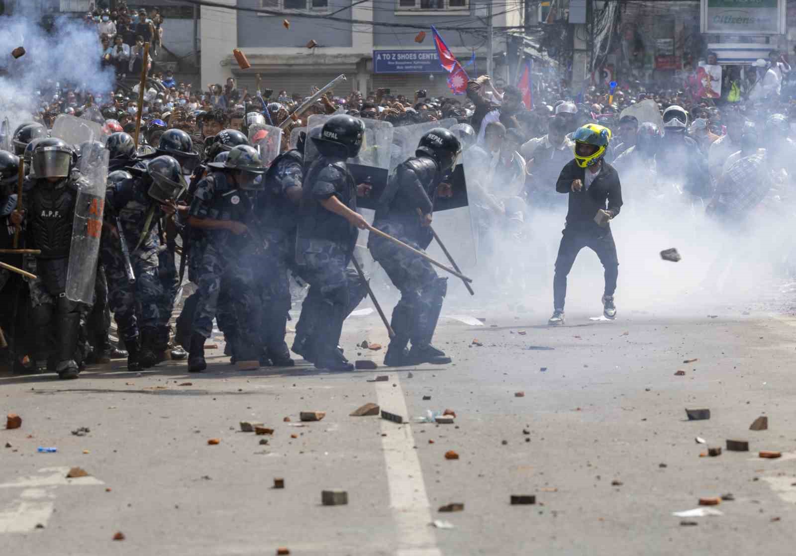 Nepal’de sosyal medya yasağı protestolarında ölü sayısı 19’a yükseldi