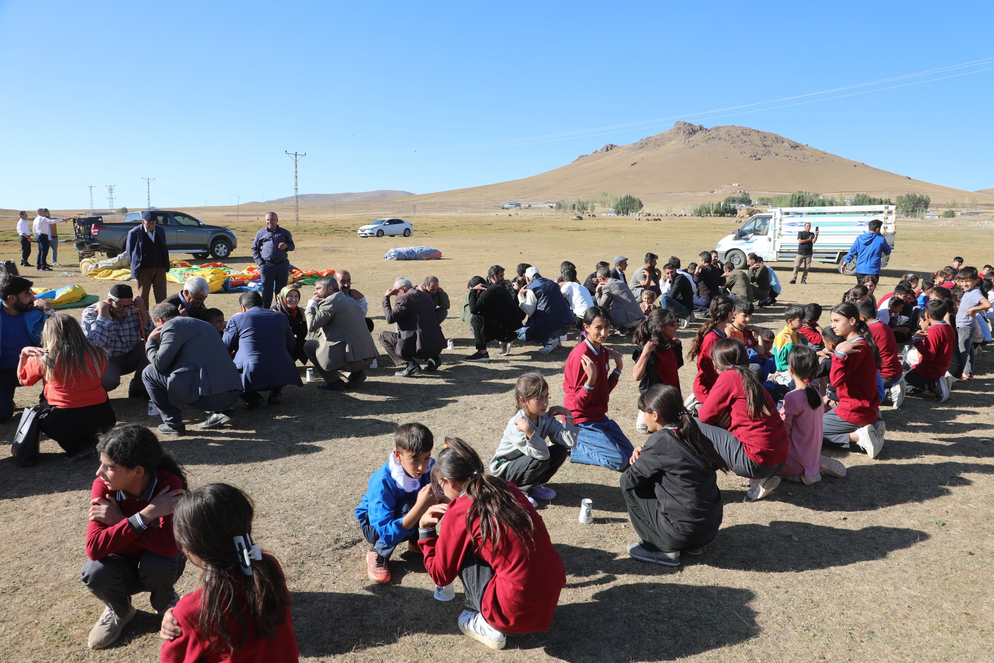 Gürpınar’da Çocuk Şenliği Renkli Görüntülere Sahne Oldu
