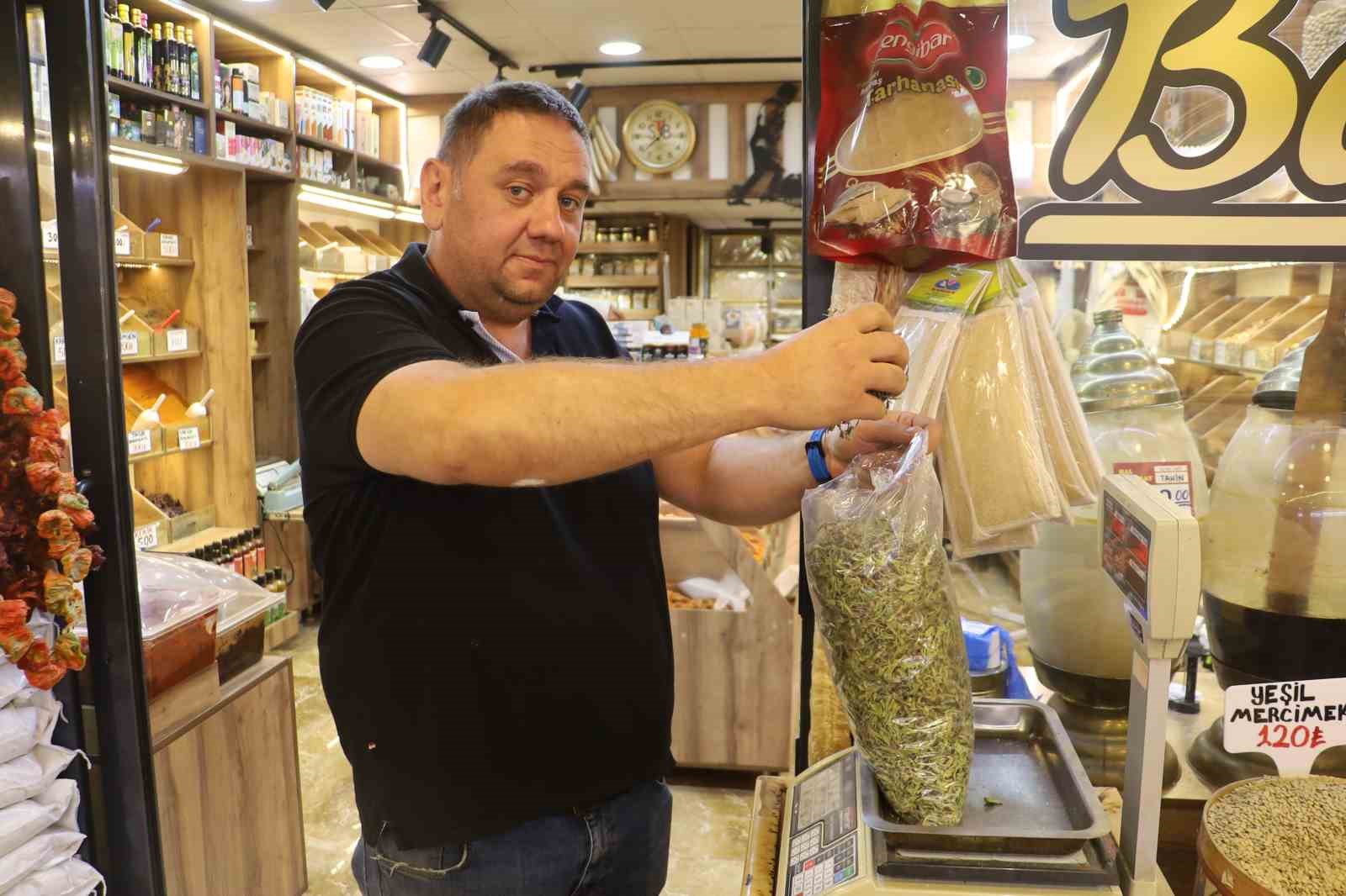 Kurusunun 100 gramı ile bir öğünlük yemek pişiyor