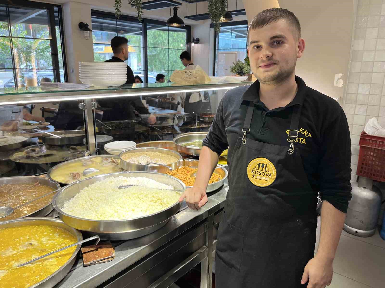 Eli kalem değil kepçe tuttu, 17 yaşında 30 çeşit yemek çıkartıyor