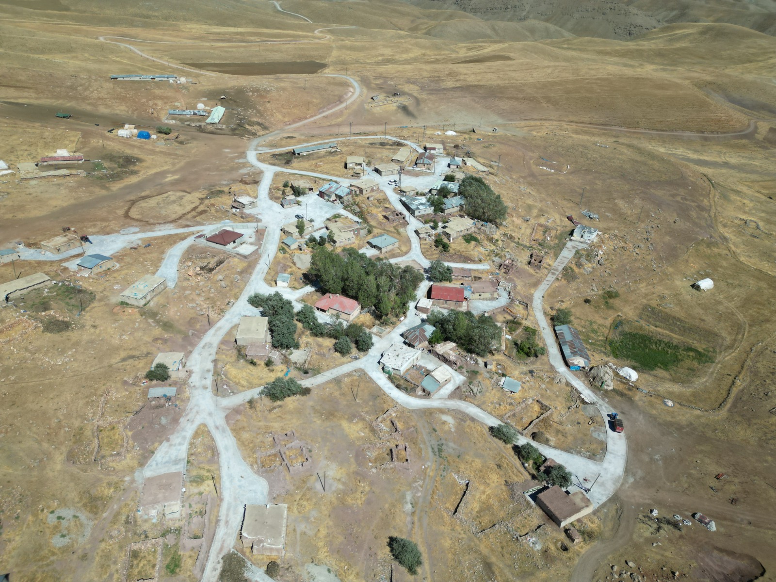 Gürpınar’da Yol Çalışmaları Hız Kesmeden Devam Ediyor