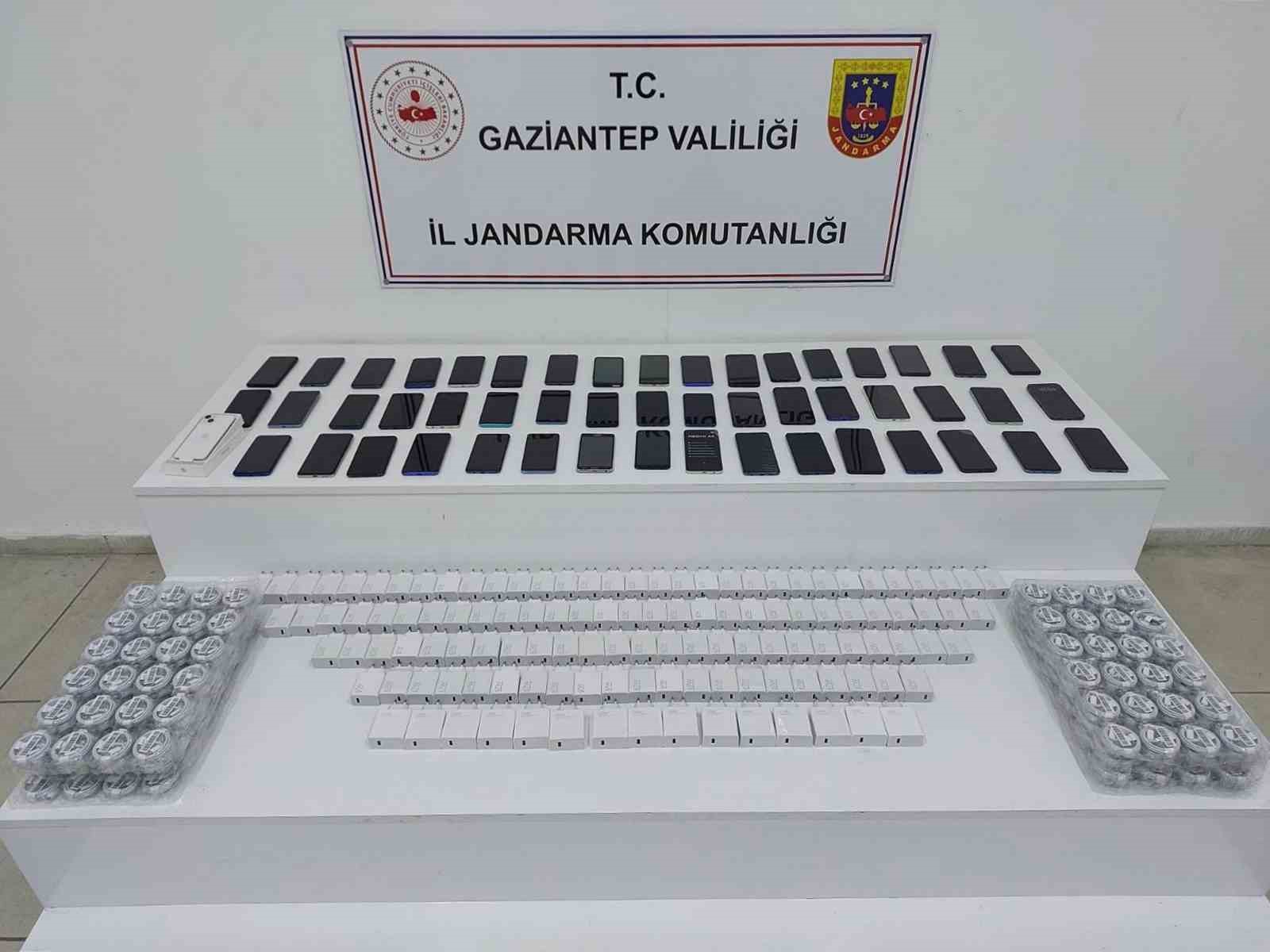 Gaziantep’te  kaçak telefon ele geçirildi