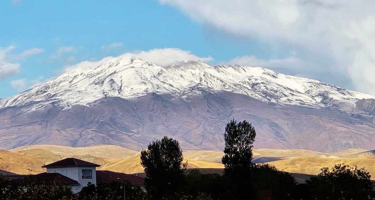 Süphan Dağı beyaza büründü