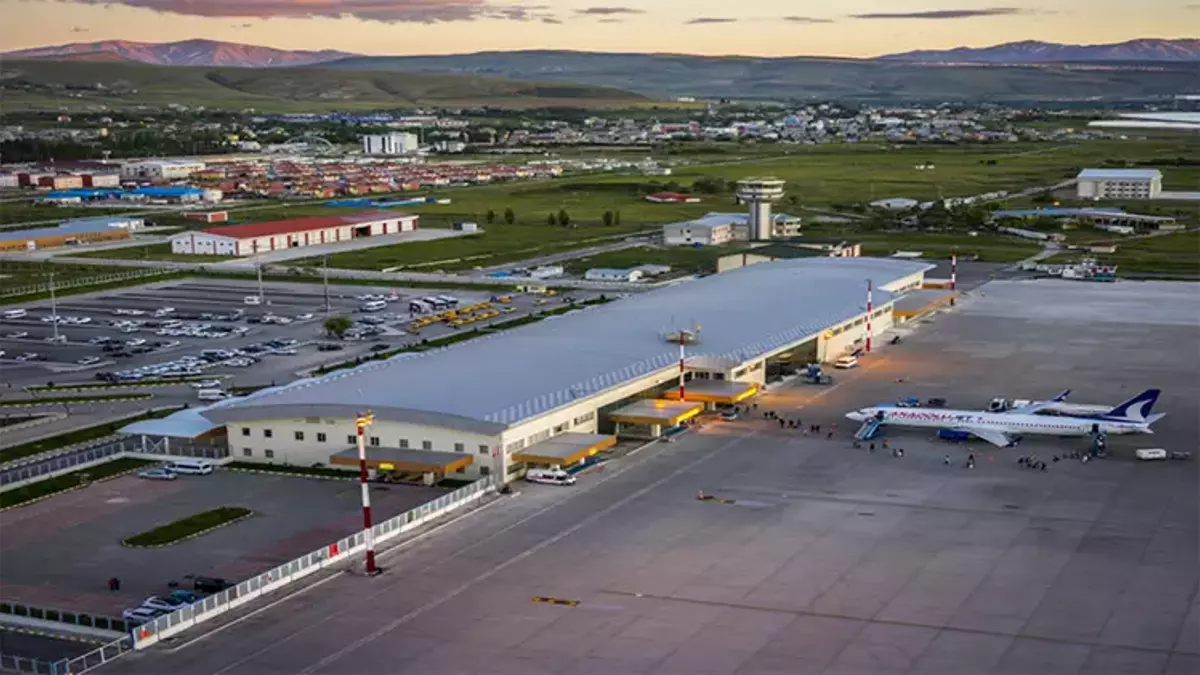 Kandaşoğlu: Van Havalimanı İçin Gece Gündüz Çalışacağız