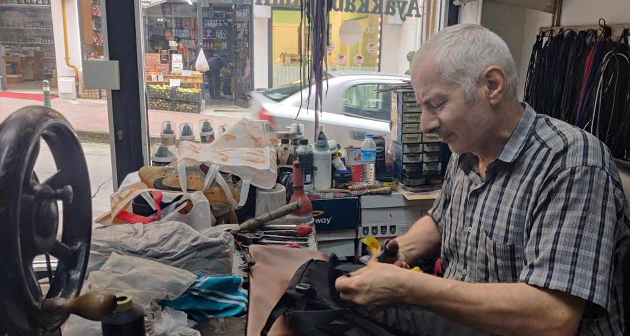 Rize’de 35 yıllık ayakkabı tamircisi: “Sanat bitti, bu meslek bizimle sona erecek”