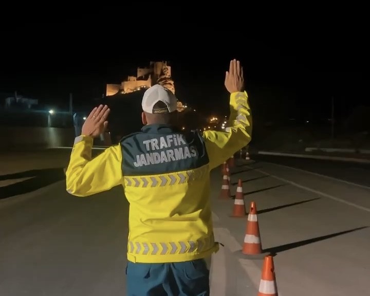 Jandarma Ekipleri Hoşap Yolu’nda Görevde