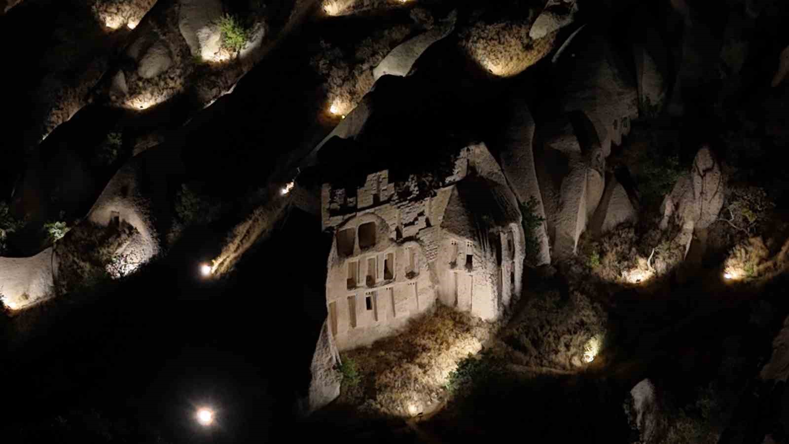 Kapadokya Artık Geceleri de Işıl Işıl!