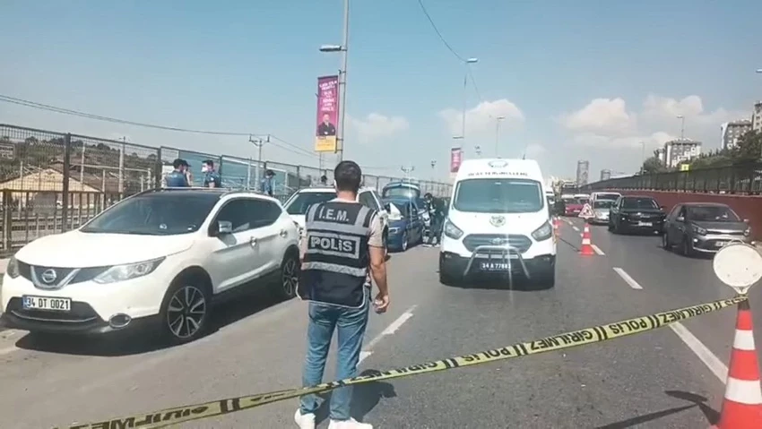 Marmaray İstasyonu Önünde Şok Olay: Araçta Erkek Cesedi Bulundu