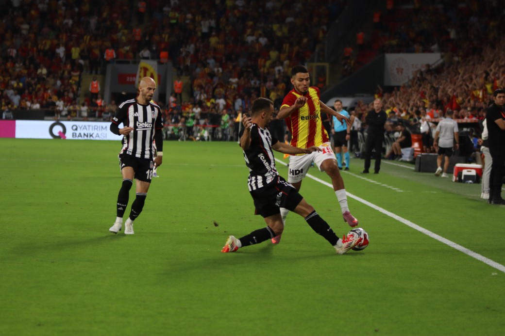 Göztepe konuk ettiği Beşiktaş’ı 3-0 mağlup etti