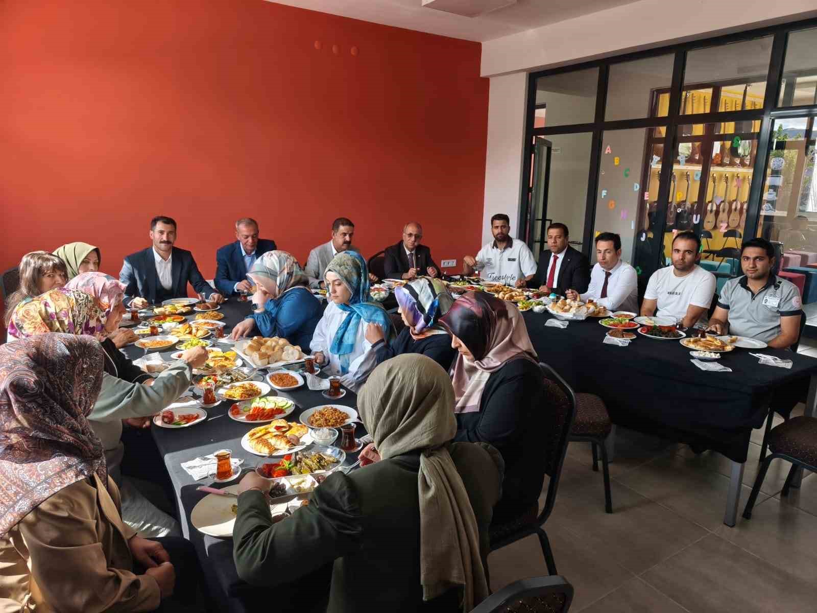 Muradiye Halk Eğitim’den Eğitmenlere Teşekkür Kahvaltısı