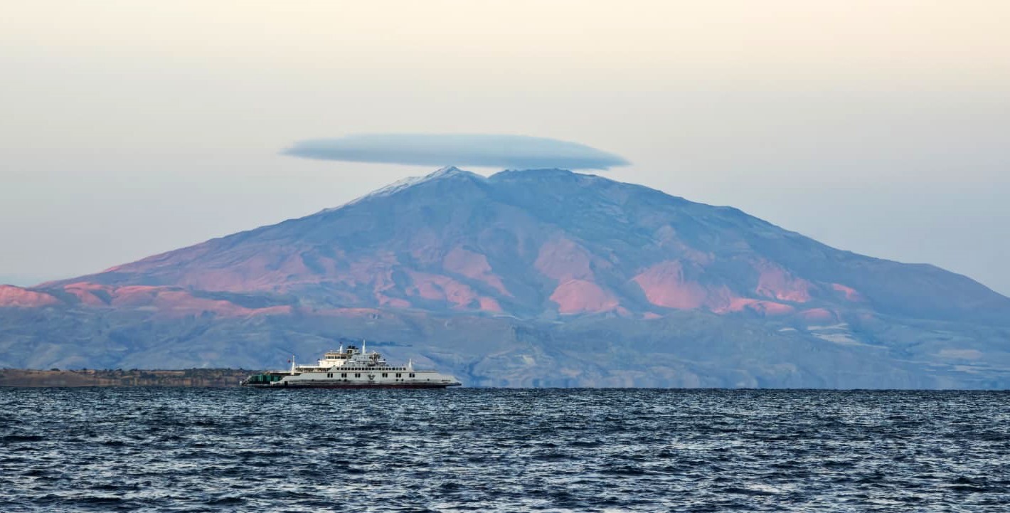 Süphan Dağı Üzerinde Mercek Bulutu! Tatvan’dan Kartpostallık Kareler